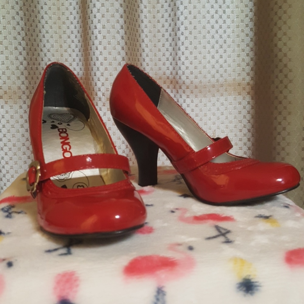 So cute Bongo size 5 small heel.